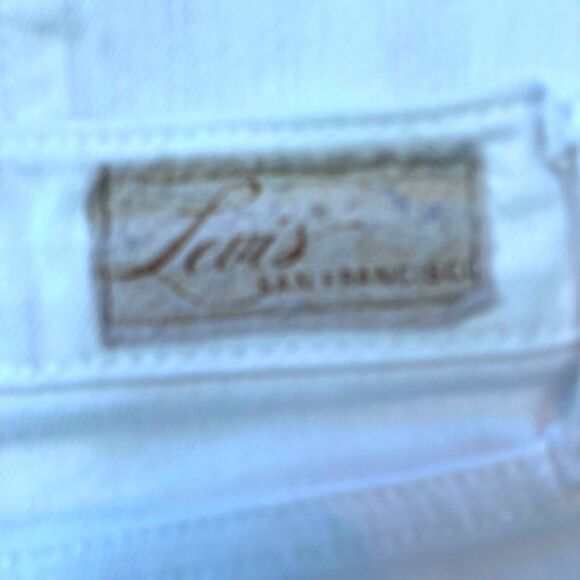 Levi’s Crisp White Demi Curve Jeans - Picture 6 of 10